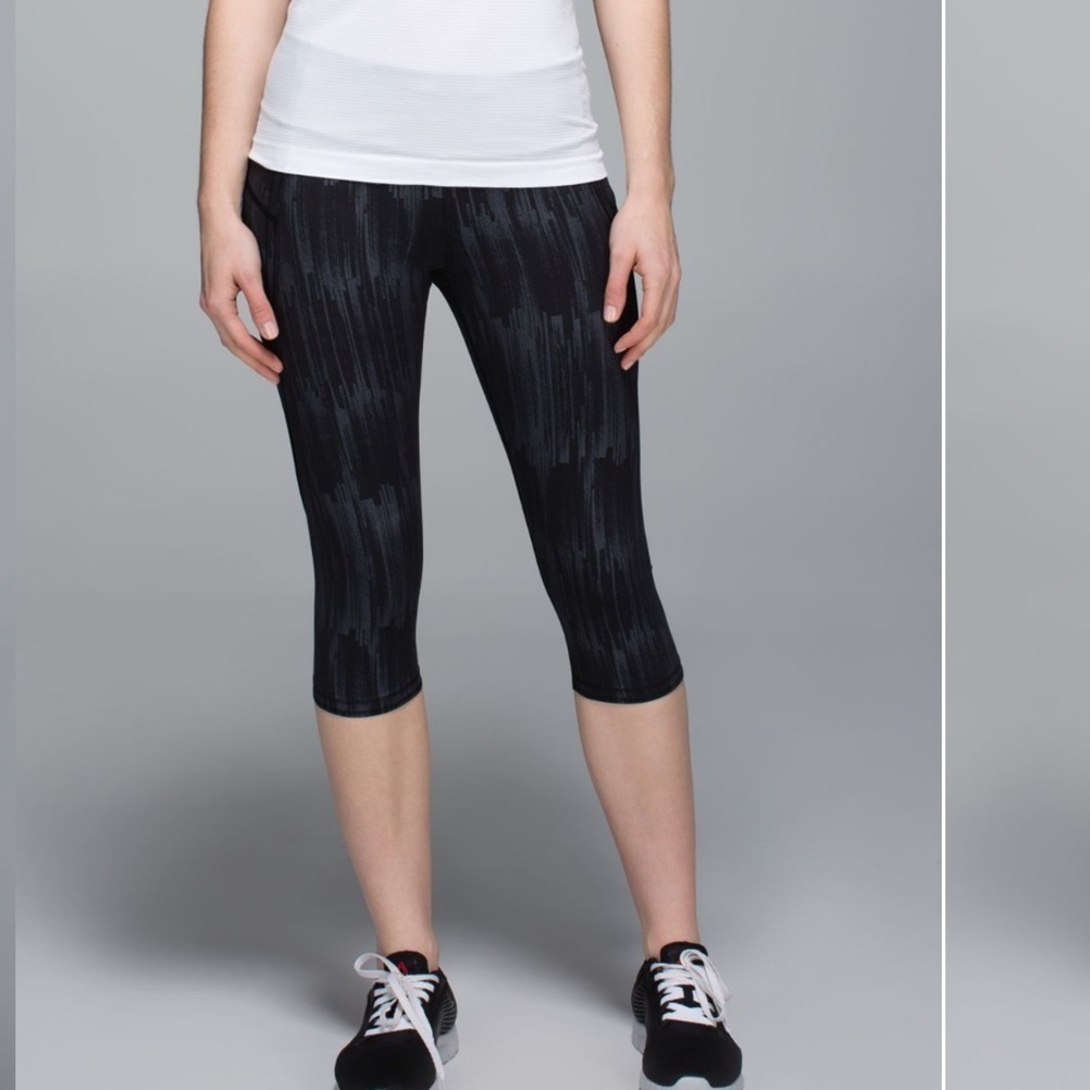 Lululemon Top Speed Crop- size 4